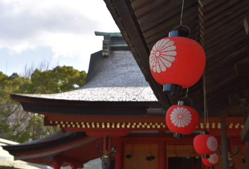 提灯と社殿